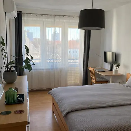 Apartment Bright Overlooking Square