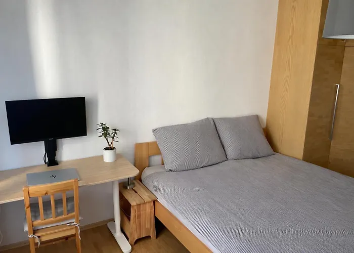 Bright Overlooking Square Apartman